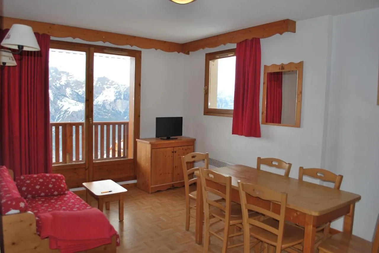 Aparthotel Les Gentianes by Actisource à Puy-Saint-Vincent 3*,  France