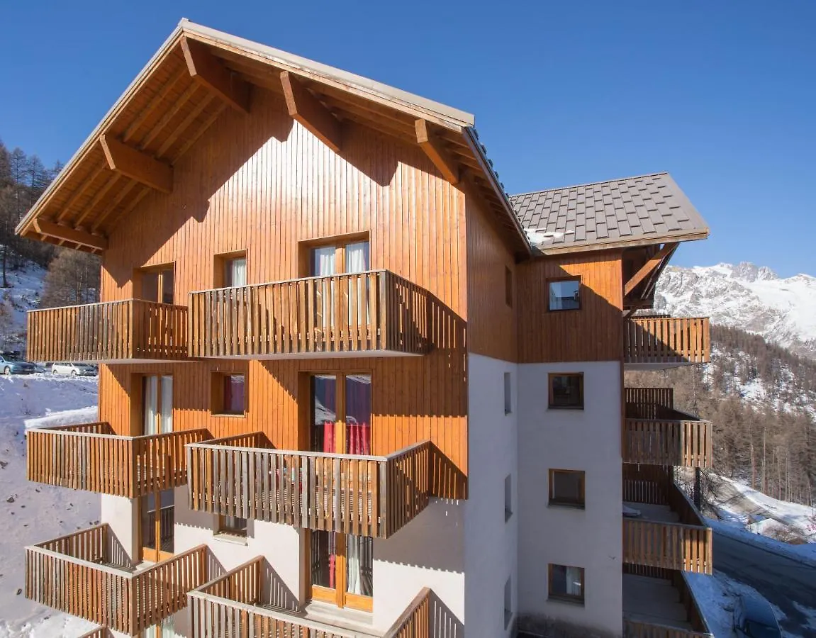 Aparthotel Les Gentianes by Actisource à Puy-Saint-Vincent 3*,  France
